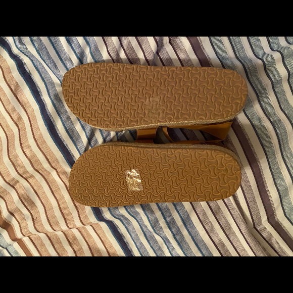 Brand New Platform Sandals - Picture 2 of 3